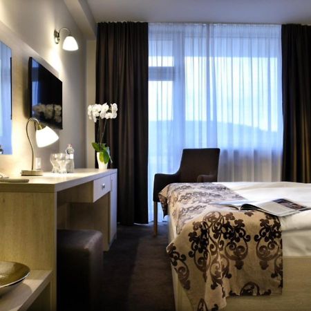 Hotel Magnolia Piest'any Buitenkant foto